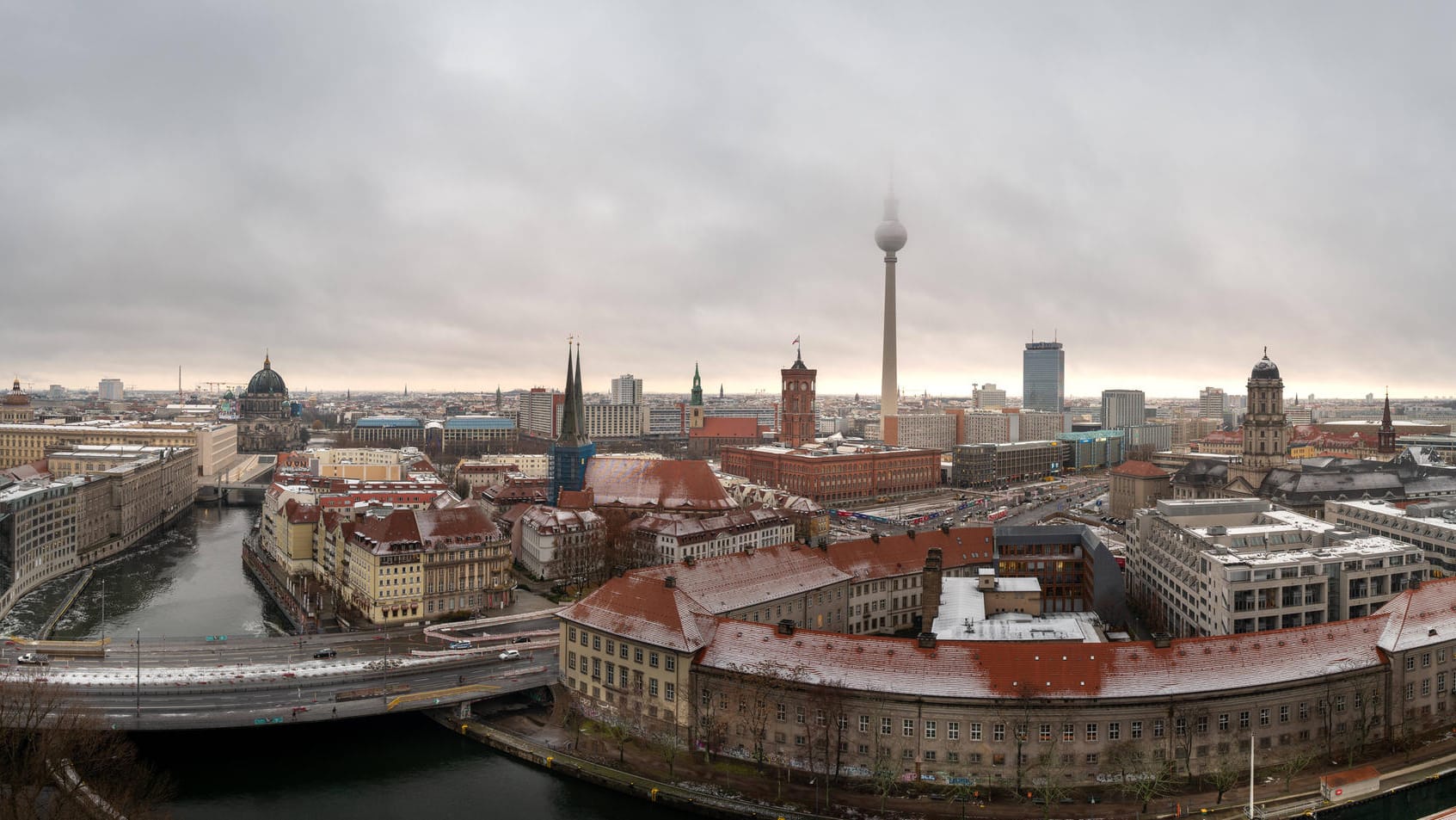 Ein Panoramafoto von Berlin: Der Wohnungsmarkt in der Hauptstadt ist besonders umkämpft.