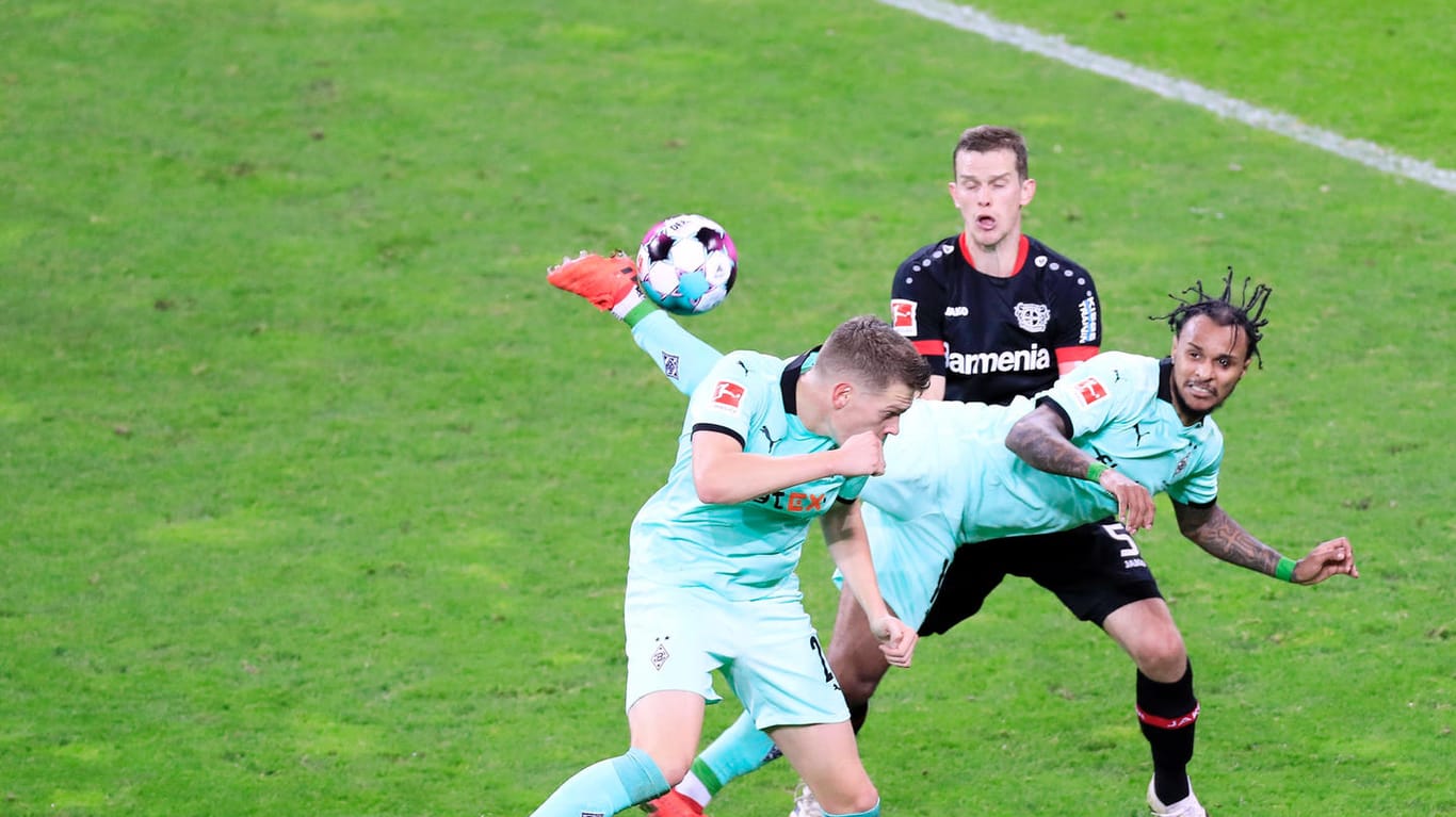Valentino Lazaro: Sein Treffer im November 2020 gegen Leverkusen wurde nun zum "Tor des Jahres" gekürt.