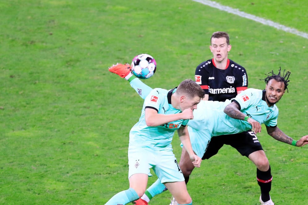 Valentino Lazaro: Sein Treffer im November 2020 gegen Leverkusen wurde nun zum "Tor des Jahres" gekürt.