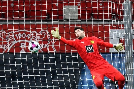 Fällt für den BVB wegen einer Schulterverletzung gegen den FC Augsburg aus: Torwart Roman Bürki.