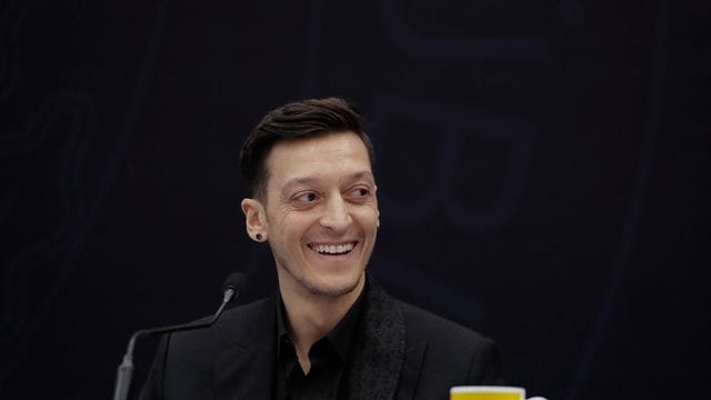 Mesut Özil während der Vorstellung bei seinem neuen Fußballverein Fenerbahce Istanbul. Mesut Özil während der Vorstellung bei seinem neuen Fußballverein Fenerbahce Istanbul.