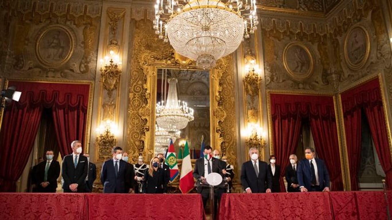 Der Lega-Vorsitzende Matteo Salvini ist zu Gesprächen mit Präsident Mattarella im Präsidentenpalast.