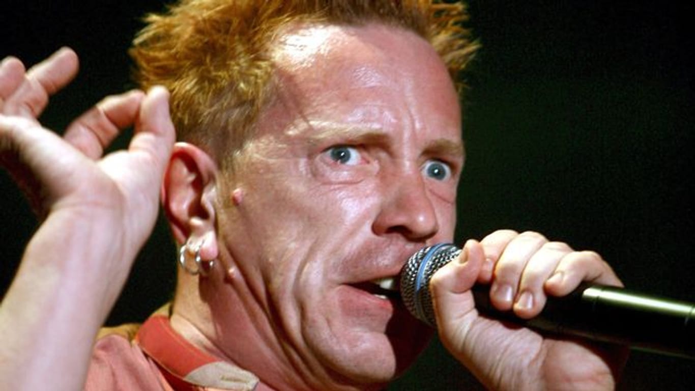John Lydon alias Johnny Rotten bei einem Konzert 2008.