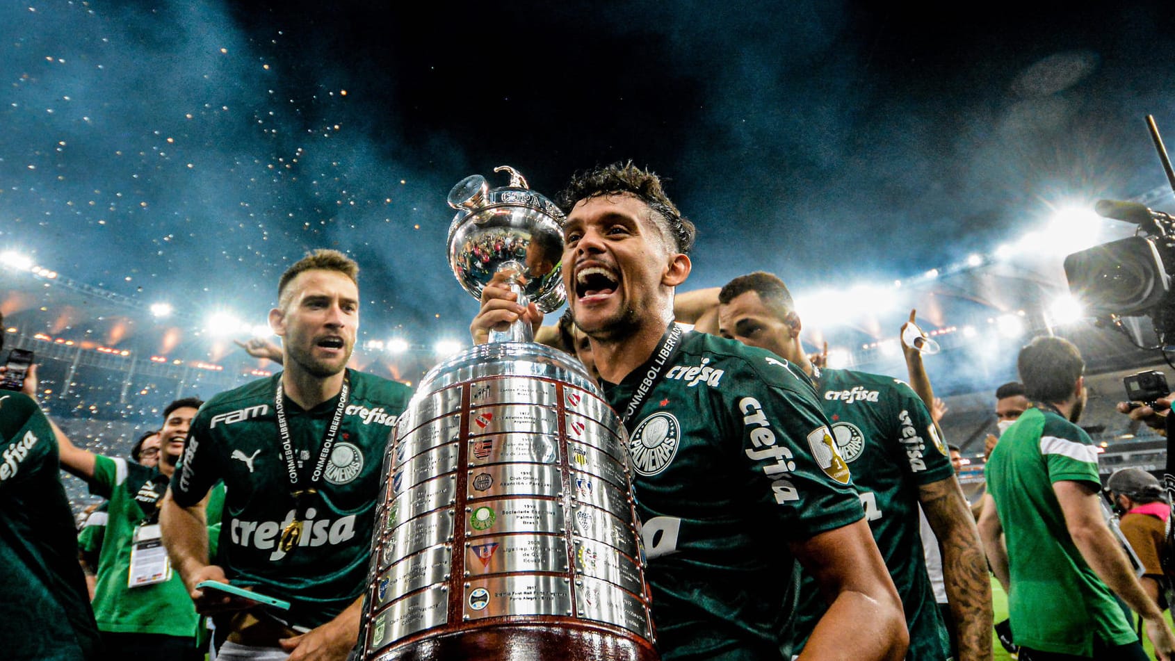 Die Spieler von Palmeiras bejubeln den Finalsieg gegen den FC Santos im Maracana-Stadion in Rio de Janeiro.