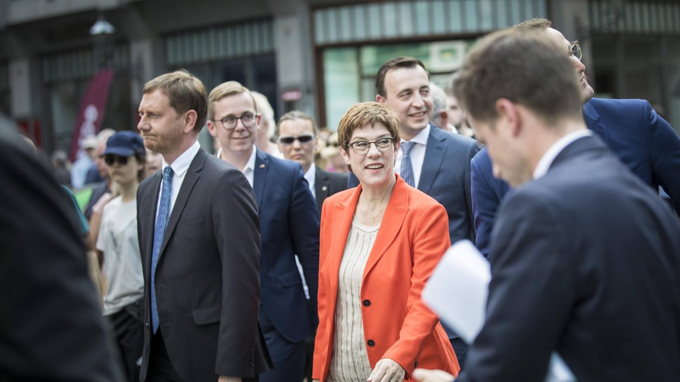 Das waren noch Zeiten: Die damalige CDU-Vorsitzende Annegret Kramp-Karrenbauer beim Wahlkampf im Sommer 2019