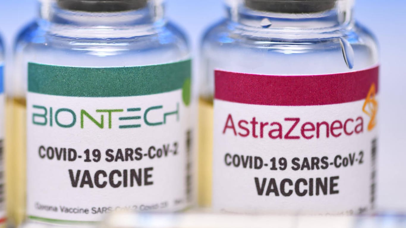 Die große Frage: Lieber bald den Impfstoff von Astra Zeneca oder besser später den von Biontech?