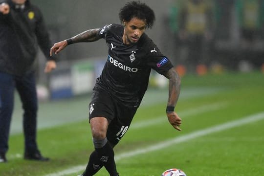 Mönchengladbachs Valentino Lazaro am Ball.