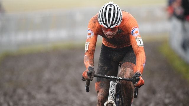 Mathieu van der Poel hat zum dritten Mal in Serie den Titel bei der Cross-WM gewonnen.