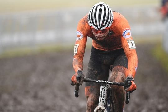 Mathieu van der Poel hat zum dritten Mal in Serie den Titel bei der Cross-WM gewonnen.