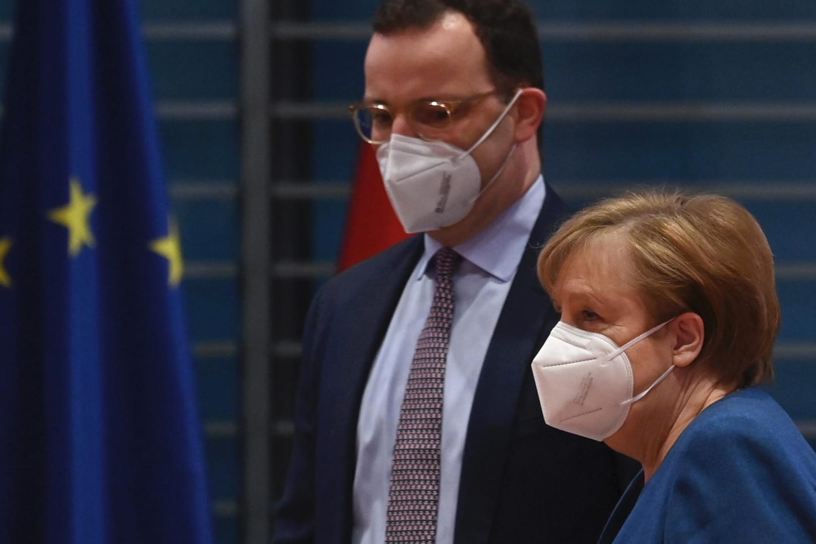 Jens Spahn und Angela Merkel: Die Kanzlerin will am Montag mit Ministern und den Länderchefs über Verbesserungen bei den Corona-Impfungen beraten.