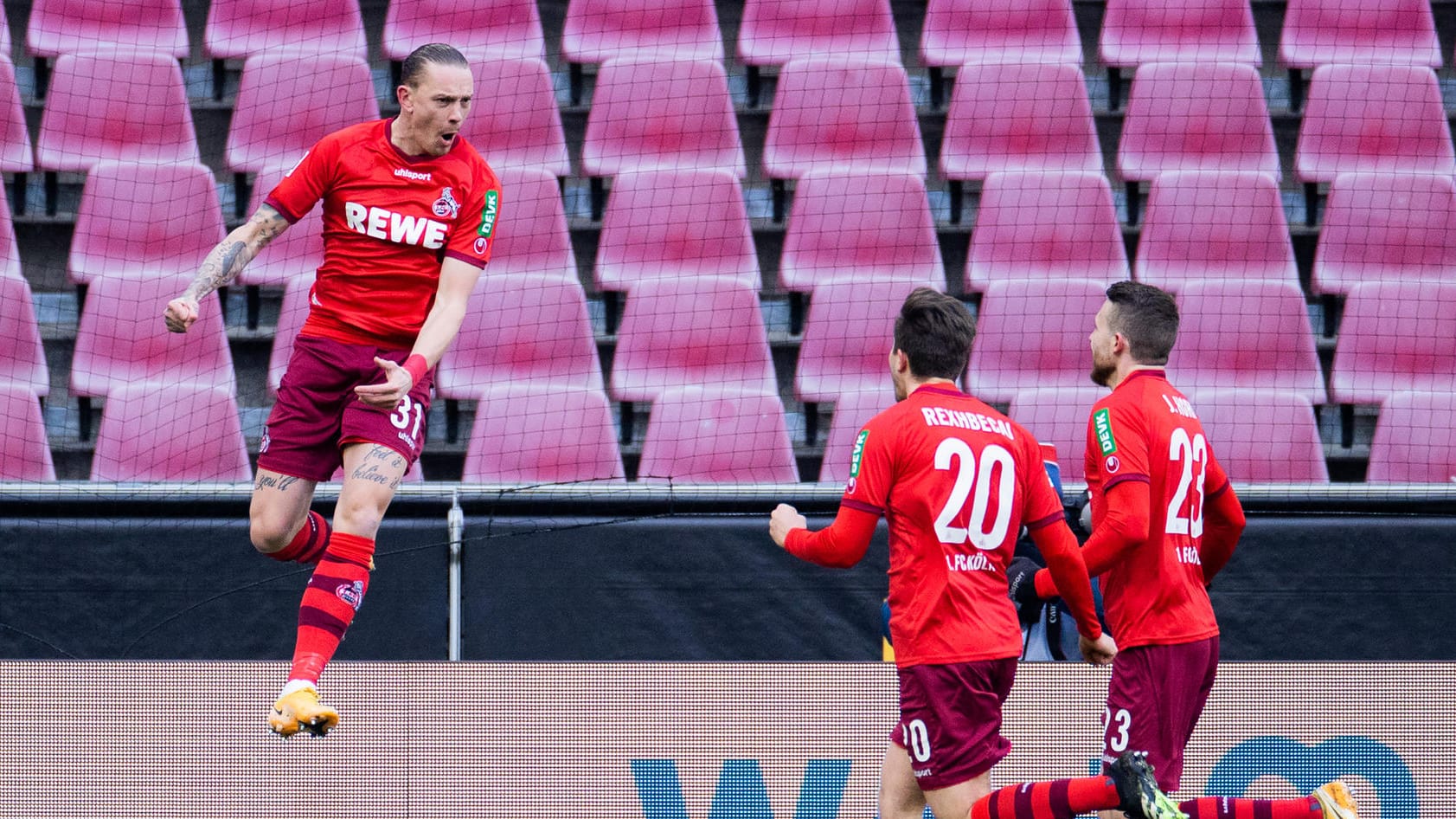 Kölns Marius Wolf (li.) freut sich über sein Tor zum 1:0.