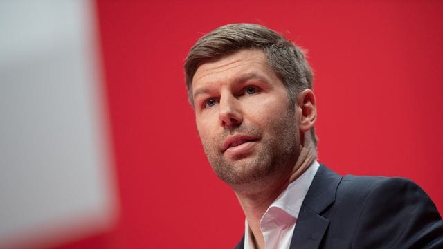 Hitzlsperger zieht seine Kandidatur für das VfB-Präsidentenamt zurück. Hitzlsperger zieht seine Kandidatur für das VfB-Präsidentenamt zurück.
