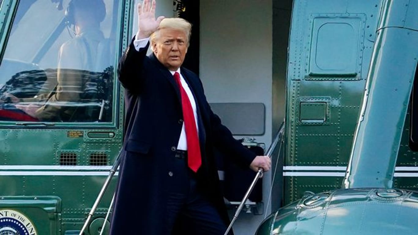 Donald Trump steigt am Tag der Amtseinführung von Joe Biden in die Marine One.