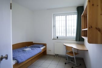 Blick in einen Zellenraum der Jugendarrestanstalt Moltsfelde: Hier könnten bald Quarantäne-Verweigerer untergebracht werden.