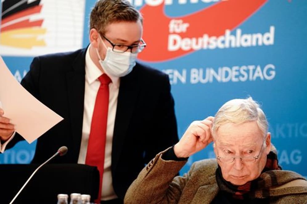 AfD-Chef Alexander Gauland zusammen mit Parteikollege Sebastian Münzenmeier.