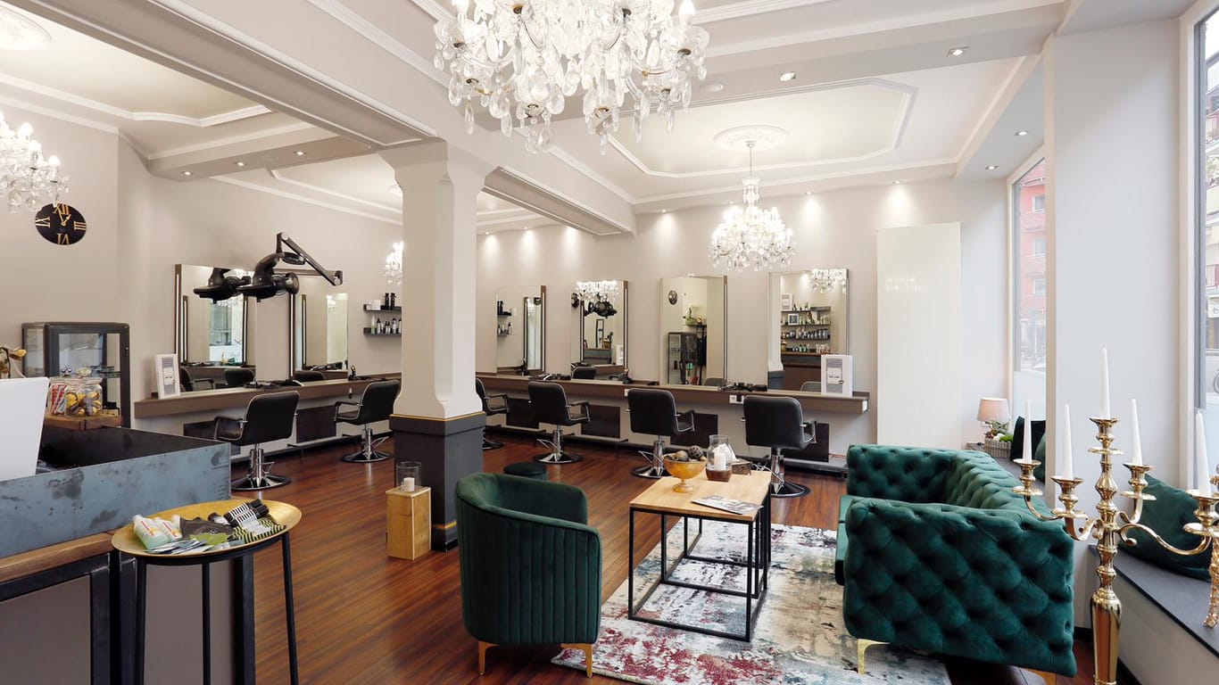 Der leere Salon von Nils Ferrand: Kunden durfte der Friseurmeister hier schon seit mehr als vier Wochen nicht mehr empfangen.