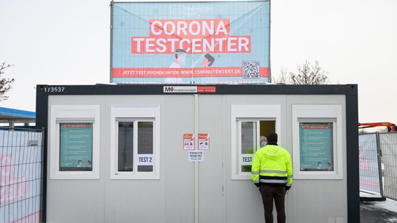 Corona-Testcenter auf einem Rasthof im sächsischen Kodersdorf.