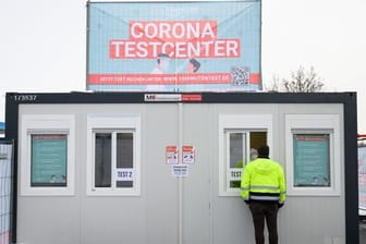 Corona-Testcenter auf einem Rasthof im sächsischen Kodersdorf.