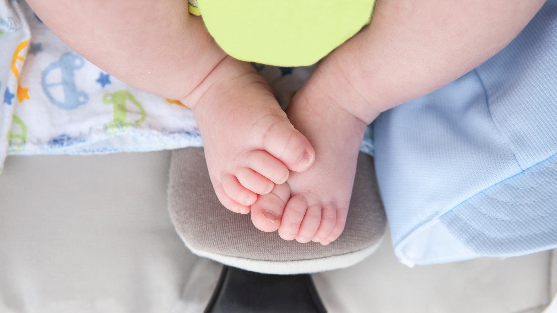 Füßchen eines Neugeborenen (Symbolbild): In Köln gab es 2020 teilweise sehr ungewöhnliche Babynamen. Füßchen eines Neugeborenen (Symbolbild): In Köln gab es 2020 teilweise sehr ungewöhnliche Babynamen.