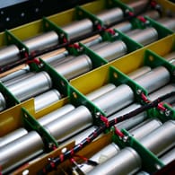 Mehr Batterien für Europa: Langfristig spielt auch eine Rolle, wie gut ausgediente Batterien wiederverwertet werden.