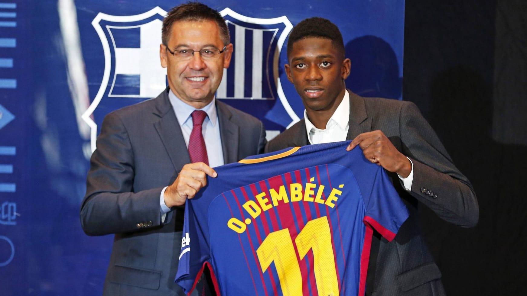 Josep Bartomeu (l.) im Sommer 2017 mit Ousmane Dembélé bei der Präsentation.