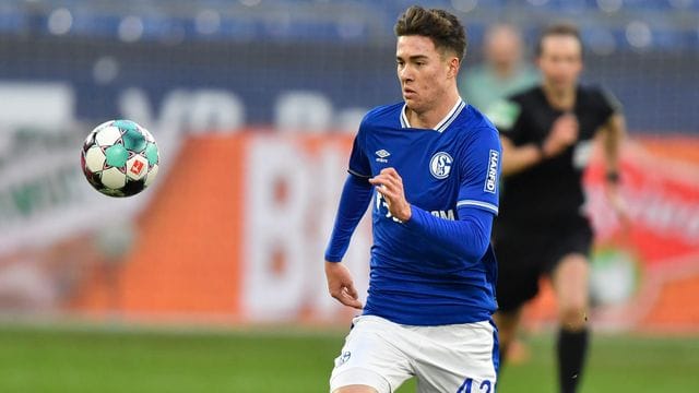 Hat bei Schalke einen Profivertrag bis 2023 erhalten: Matthew Hoppe am Ball. Hat bei Schalke einen Profivertrag bis 2023 erhalten: Matthew Hoppe am Ball.