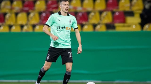 Wechselt auf Leihbasis von Borussia Mönchengladbach zum FC Augsburg: László Bénes. Wechselt auf Leihbasis von Borussia Mönchengladbach zum FC Augsburg: László Bénes.