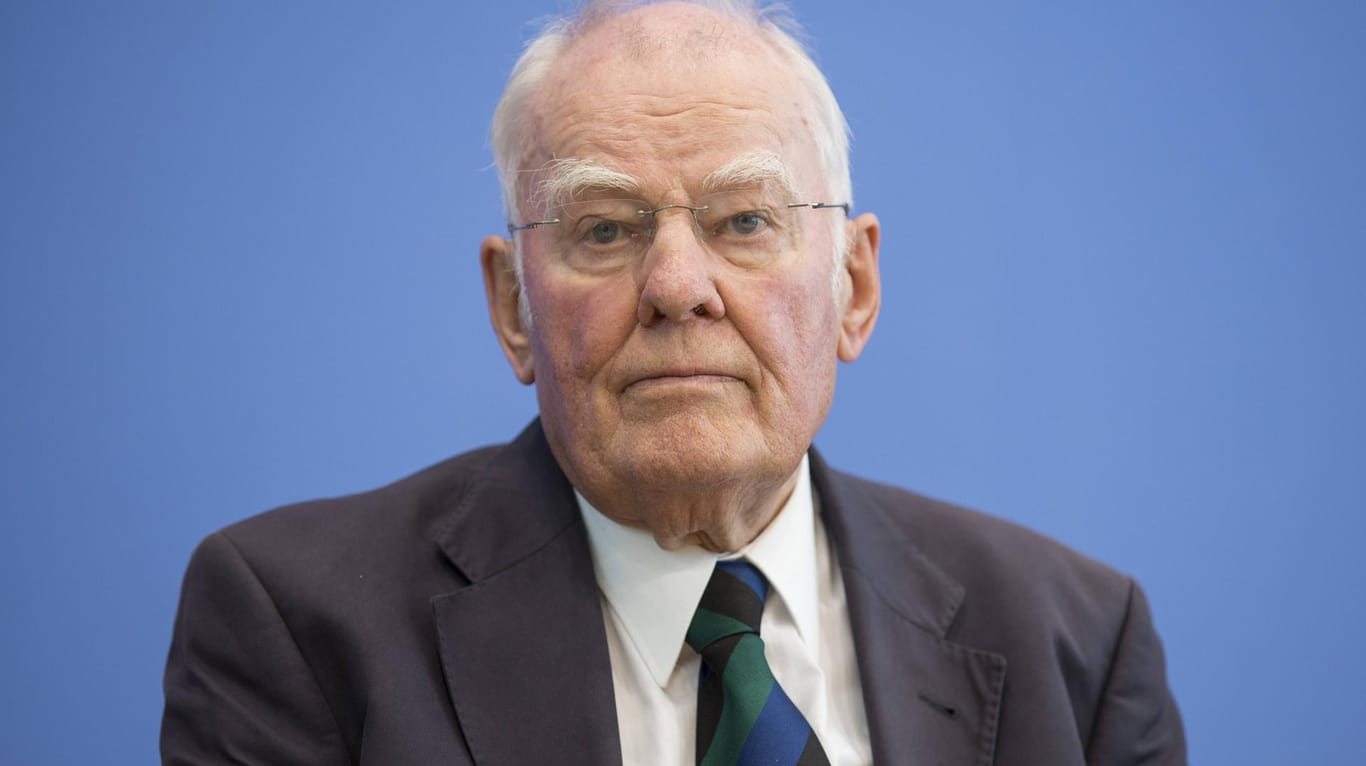 Der frühere Vizepräsident des Bundesverfassungsgerichtes, Ernst Gottfried Mahrenholz: Er ist im Alter von 91 Jahren gestorben.