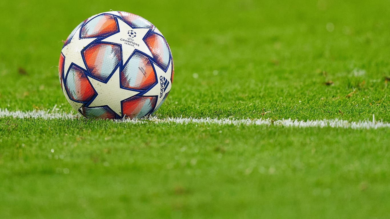 Champions-League-Ball: Das Spiel zwischen RB Leipzig und dem FC Liverpool steht in Frage.