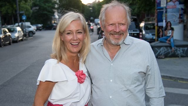 Schauspieler Axel Milberg und seine Frau Judith 2017 in München. Schauspieler Axel Milberg und seine Frau Judith 2017 in München.