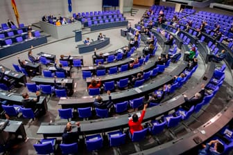 Abgeordnete im Plenum des Deutschen Bundestages: So wenige weibliche Abgeordnete gab es zuletzt 1998.