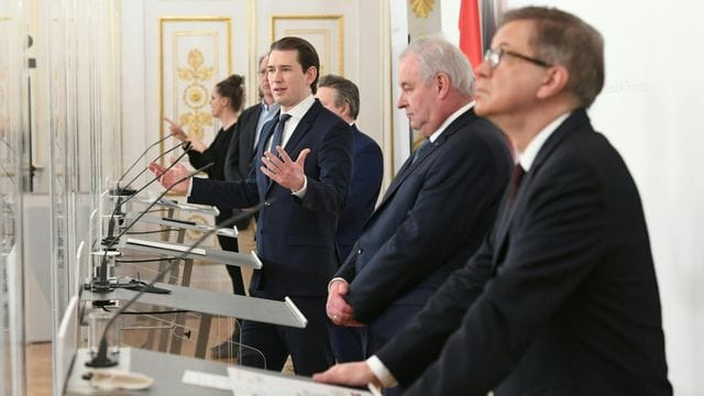 Bundeskanzler Sebastian Kurz spricht bei einer Pressekonferenz nach einem Treffen der Bundesregierung mit den Landeshauptleuten zum Thema Lockdown. Bundeskanzler Sebastian Kurz spricht bei einer Pressekonferenz nach einem Treffen der Bundesregierung mit den Landeshauptleuten zum Thema Lockdown.