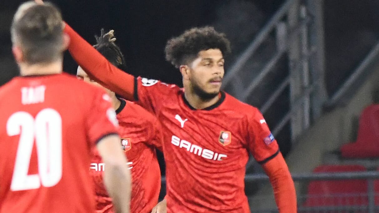 Georginio Rutter bejubelt sein Tor in der Champions League gegen den FC Sevilla.