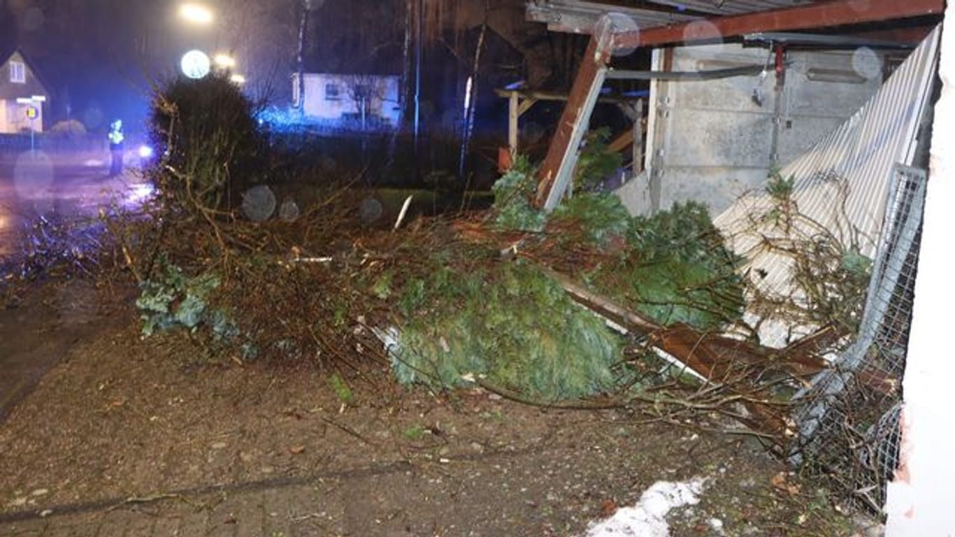 Eine beschädigte Garage in Radevormwald.