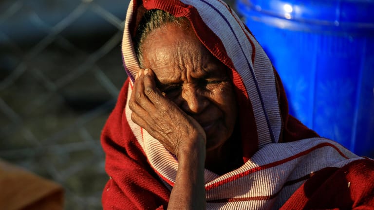 Aus Tigray geflüchtete Frau in Hamdayet im Osten Sudans: Das Land zieht Militär an der Grenze zu Äthiopien zusammen.