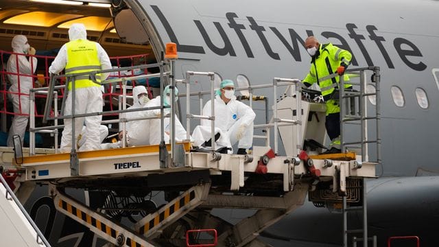 Airbus der Luftwaffe auf dem Flughafen Tegel in Berlin.