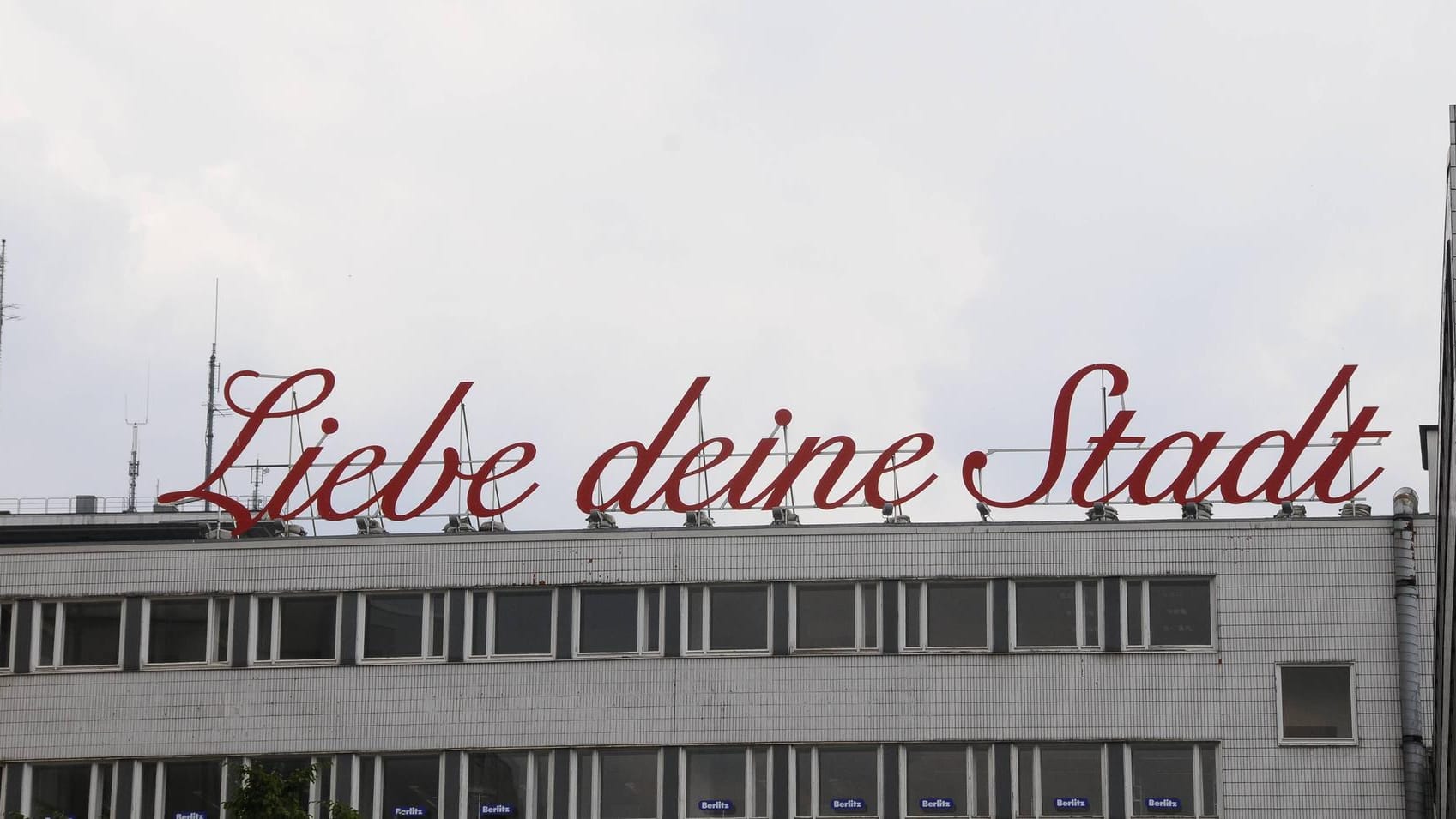 "Liebe deine Stadt": Der Schriftzug stammt vom Künstler Merlin Bauer. "Liebe deine Stadt": Der Schriftzug stammt vom Künstler Merlin Bauer.