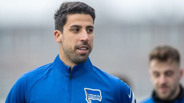 Neuzugang Sami Khedira hat zum ersten Mal am Hertha-Training teilgenommen.