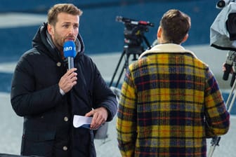 Moderator Christian Düren im Gespräch mit Experte René Adler: ProSieben/Sat1 zeigte bereits Spiele der EM-Qualifikation der U21.
