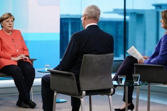 Angela Merkel: Die Kanzlerin wird bei Rainald Becker und Tina Hassel zur besten Sendezeit in der ARD Rede und Antwort stehen.