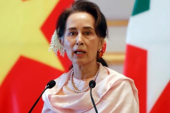 Aung San Suu Kyi: Der bisherigen Staatschefin soll es gesundheitlich gut gehen (Archivbild).