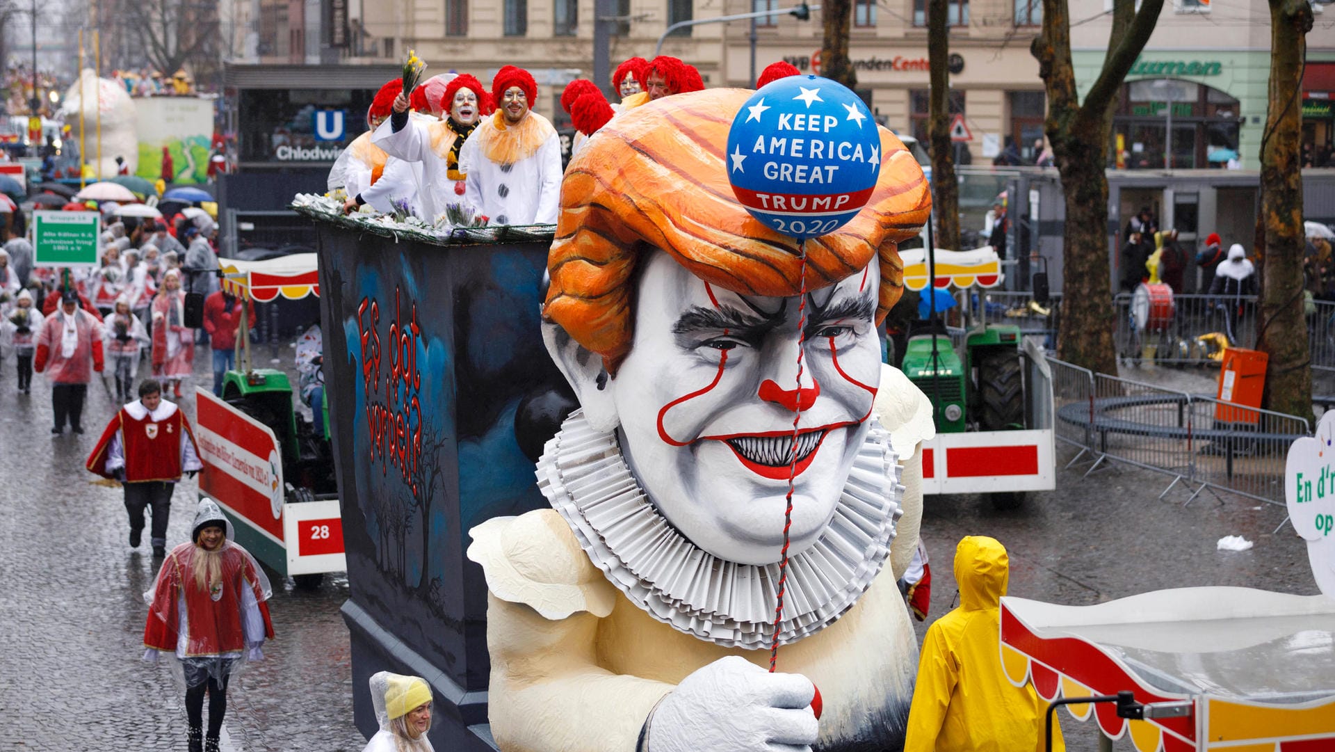 Donald Trump als Motivwagen (Archivbild): 2020 war der US-Präsident prominentes Gesicht des Rosenmontagszugs.