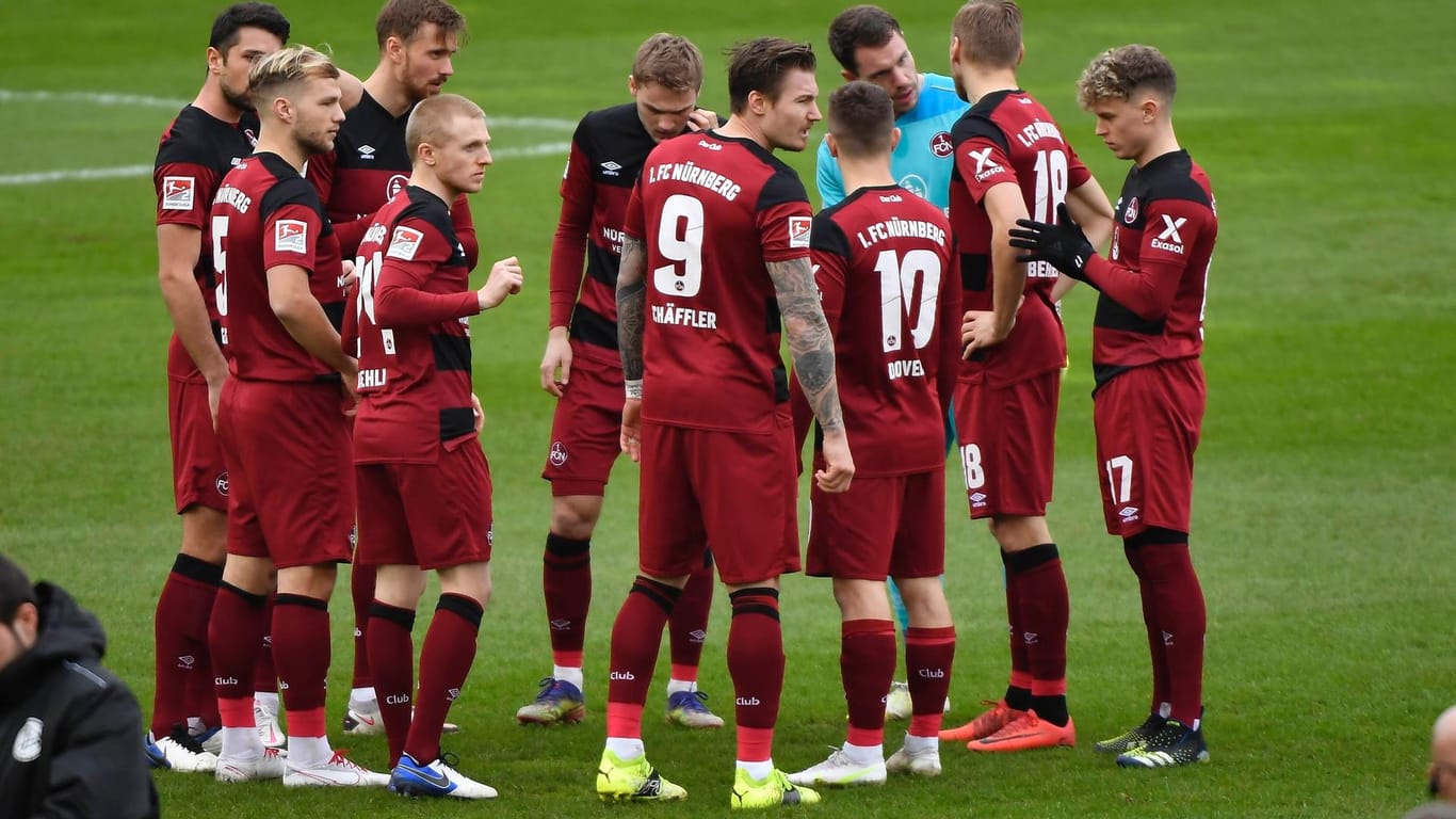 Die Mannschaft des 1. FC Nürnberg gegen Sandhausen: Erneut mussten die Nürnberger eine Niederlage einstecken.