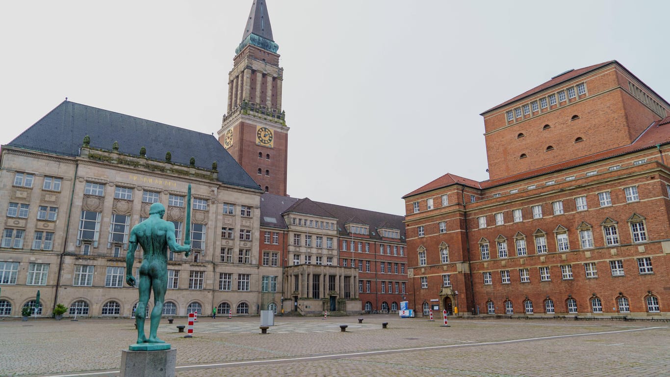 Die leere Kieler Innenstadt: Erstmals seit November hat die Landeshauptstadt im Kampf gegen die Pandemie einen wichtigen Wert unterschritten.