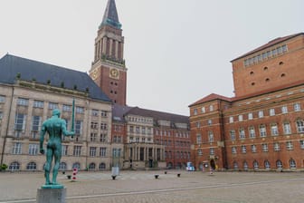 Die leere Kieler Innenstadt: Erstmals seit November hat die Landeshauptstadt im Kampf gegen die Pandemie einen wichtigen Wert unterschritten.