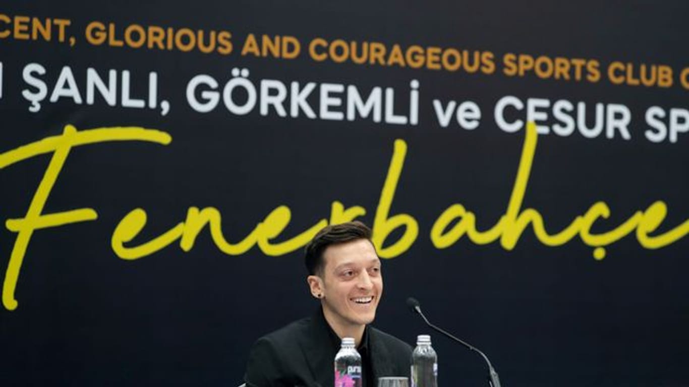 Mesut Özil während seiner Vorstellung als neuer Spieler bei Fenerbahce Istanbul.