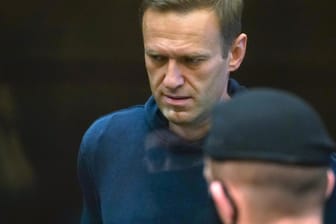 Alexej Nawalny am Dienstag vor Gericht: Die Leitfigur der russischen Opposition bleibt über zwei Jahre hinter Gittern.