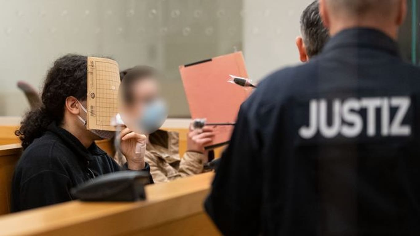 Die Angeklagten mussten sich vor dem Landgericht Hannover wegen heimtückischen Mordes verantworten.
