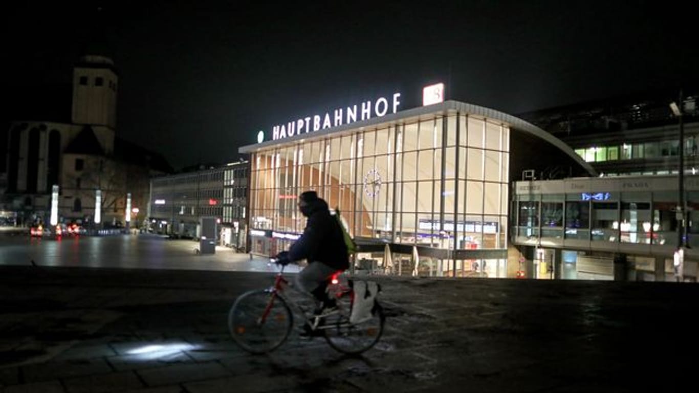 Der Kölner Hauptbahnhof (Archivbild): Hier wird bundesweit am häufigsten gedealt.