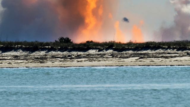 Ein Testflug des neuen "Starship"-Raketenprototyps von SpaceX endete in Flammen. Ein Testflug des neuen "Starship"-Raketenprototyps von SpaceX endete in Flammen.